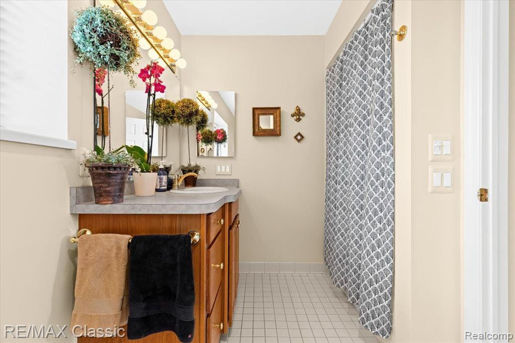 5111 SURFWOOD Drive, Commerce Twp, MI 48382 — Photo 28