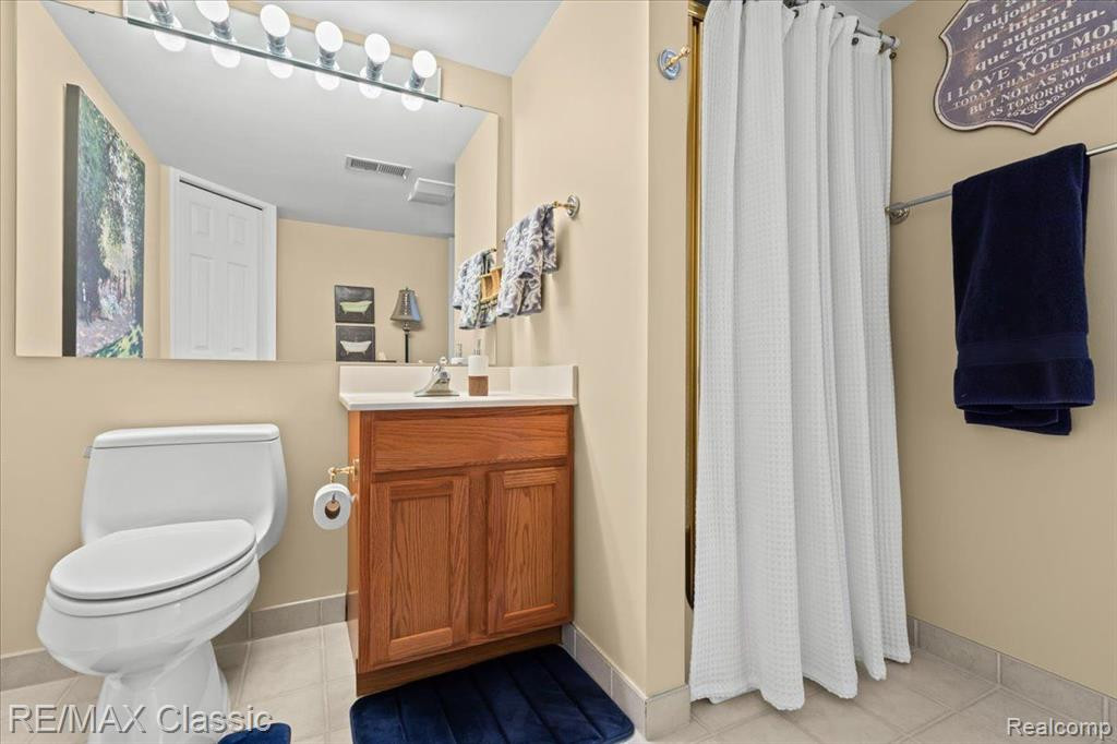 5111 SURFWOOD Drive, Commerce Twp, MI 48382 — Photo 32