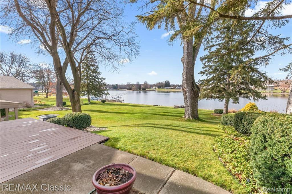 5111 SURFWOOD Drive, Commerce Twp, MI 48382 — Photo 42