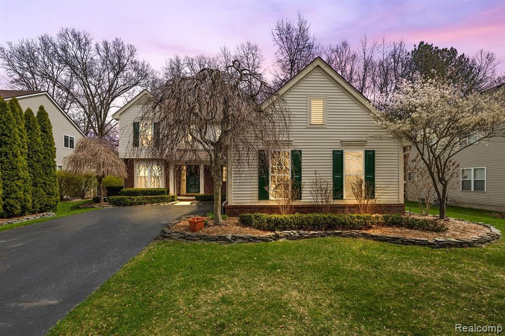 80 RIDGE FIELD Court, Oxford, MI 48371 — front exterior