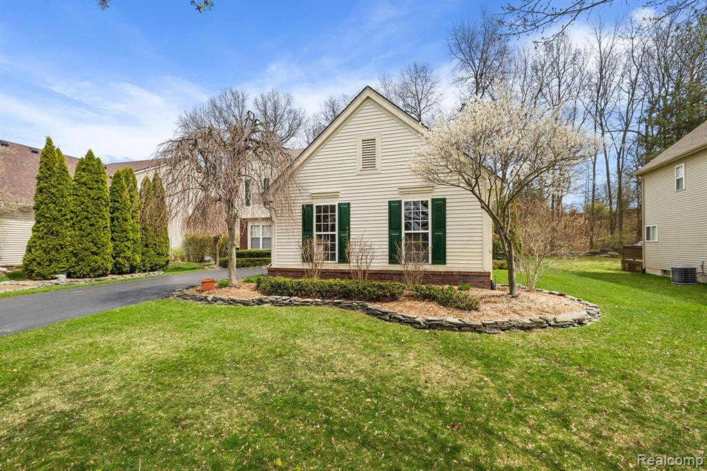 80 RIDGE FIELD Court, Oxford, MI 48371 — Photo 4
