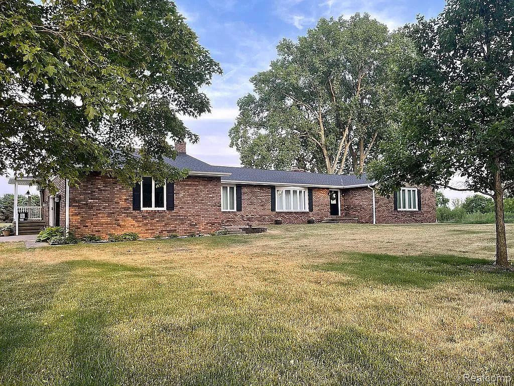 89561 Country Road 215, Decatur, MI 49045 — front exterior