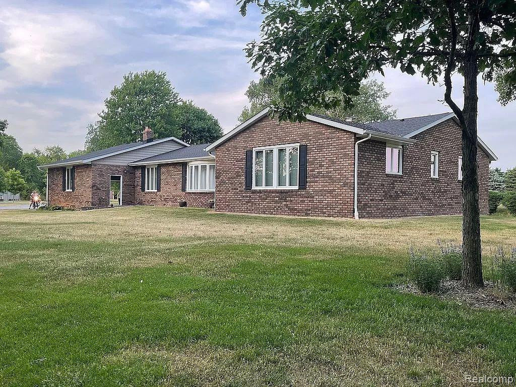 89561 Country Road 215, Decatur, MI 49045 — Photo 2