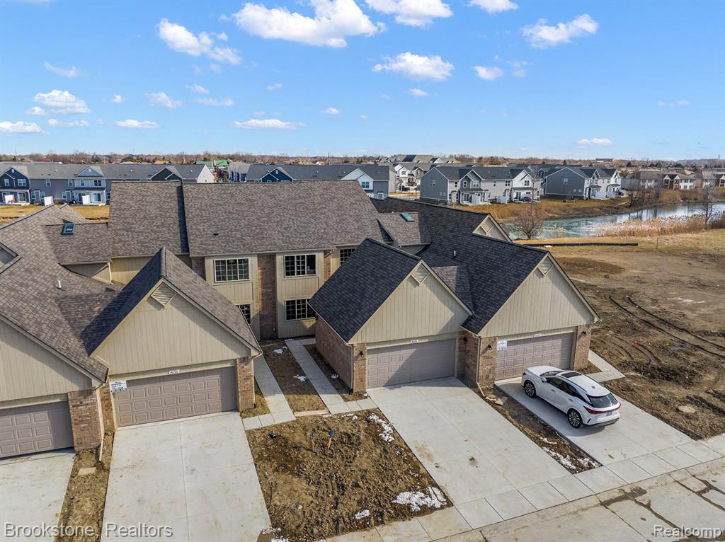46706 Emerald Creek Drive, Shelby Twp, MI 48315 — Photo 2