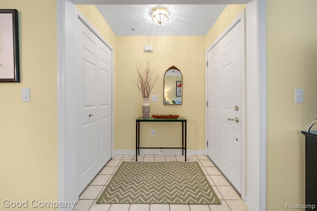 28067 CARLTON WAY Drive, Novi, MI 48377 — Photo 3