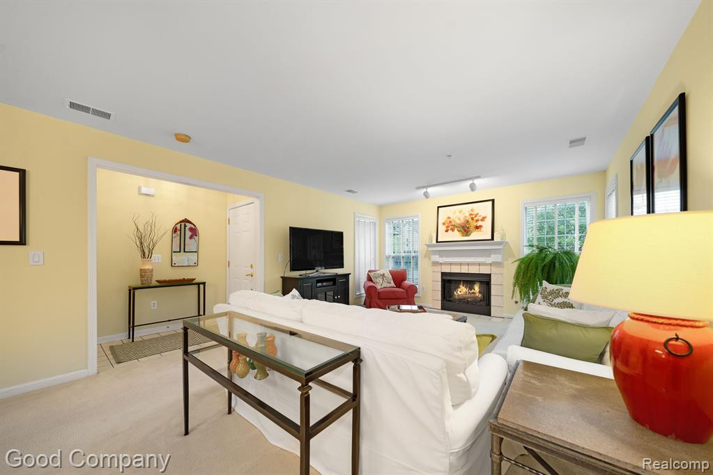 28067 CARLTON WAY Drive, Novi, MI 48377 — Photo 4