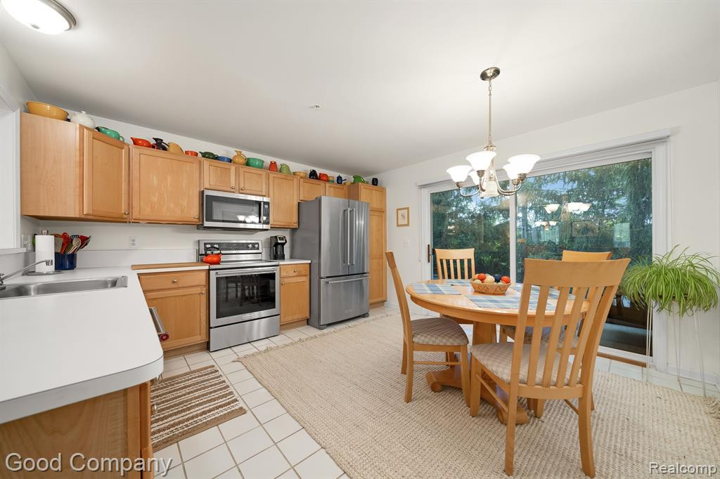 28067 CARLTON WAY Drive, Novi, MI 48377 — Photo 8