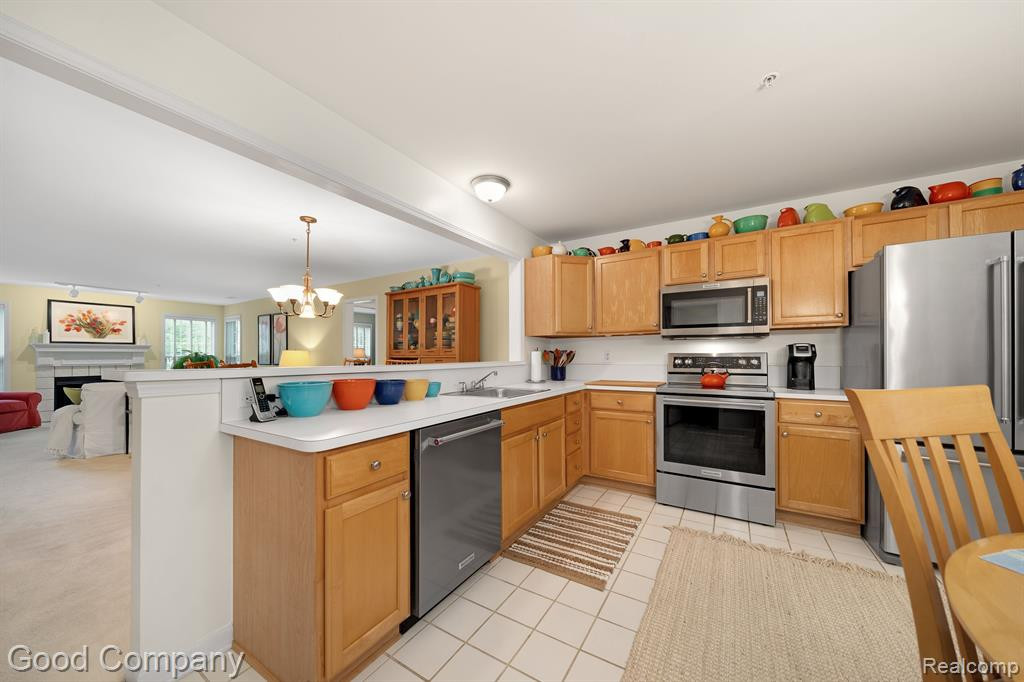 28067 CARLTON WAY Drive, Novi, MI 48377 — Photo 9