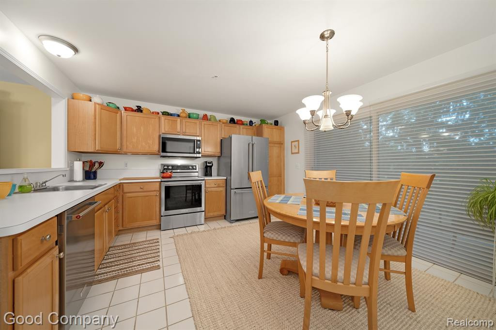 28067 CARLTON WAY Drive, Novi, MI 48377 — Photo 10