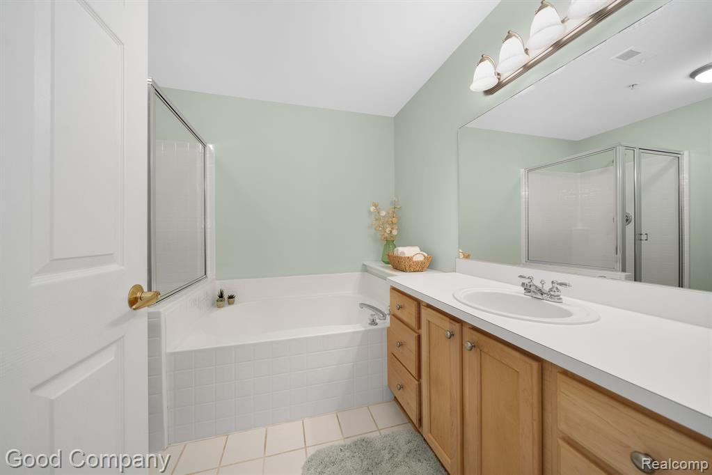 28067 CARLTON WAY Drive, Novi, MI 48377 — Photo 14