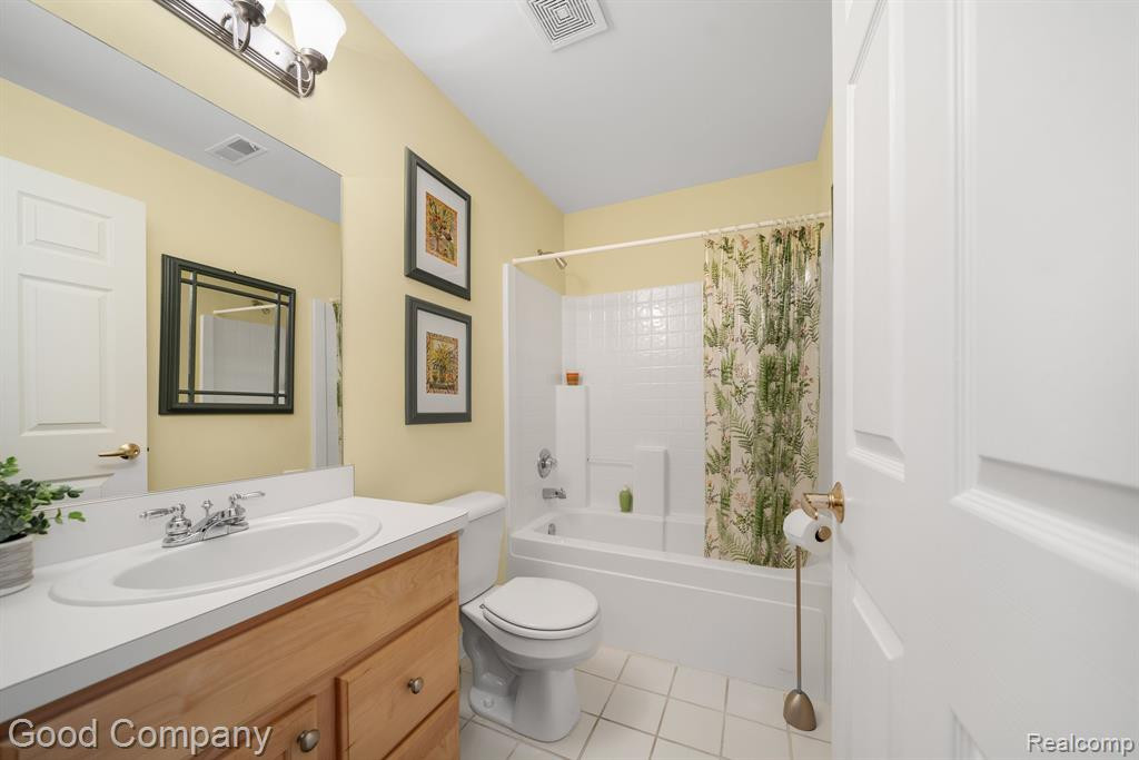 28067 CARLTON WAY Drive, Novi, MI 48377 — Photo 18