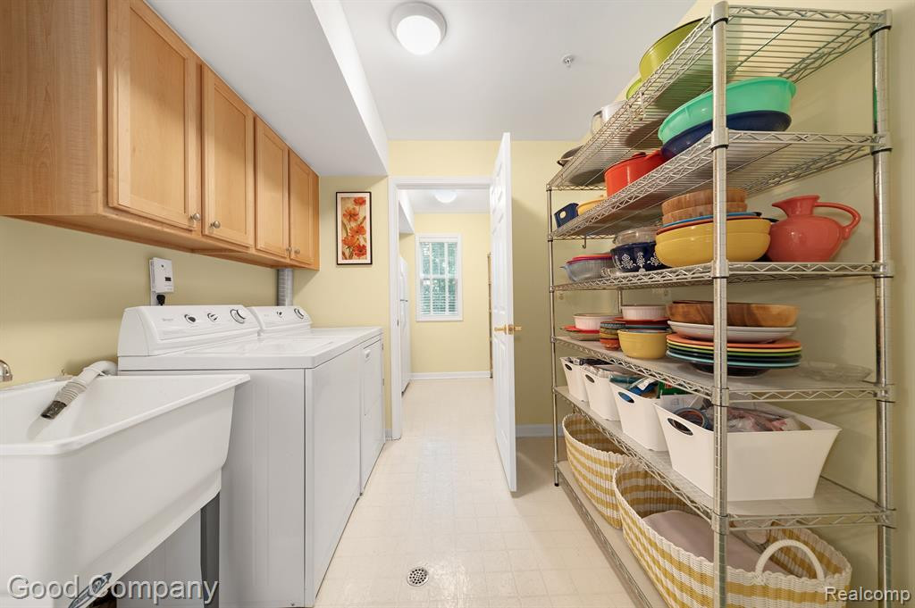 28067 CARLTON WAY Drive, Novi, MI 48377 — Photo 19