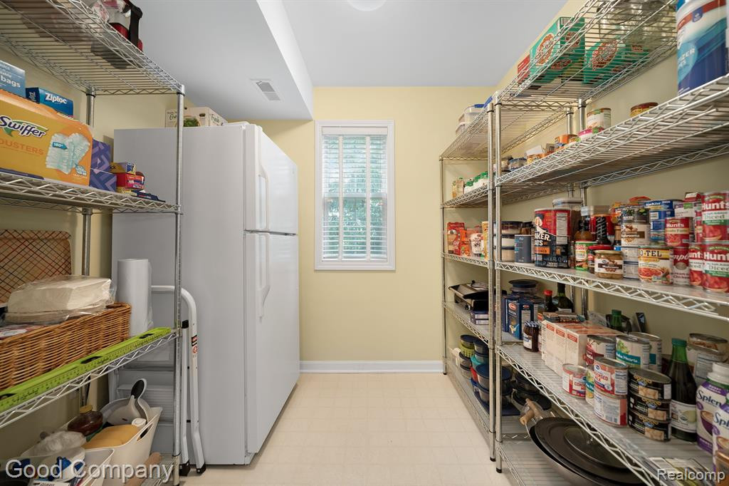 28067 CARLTON WAY Drive, Novi, MI 48377 — Photo 20
