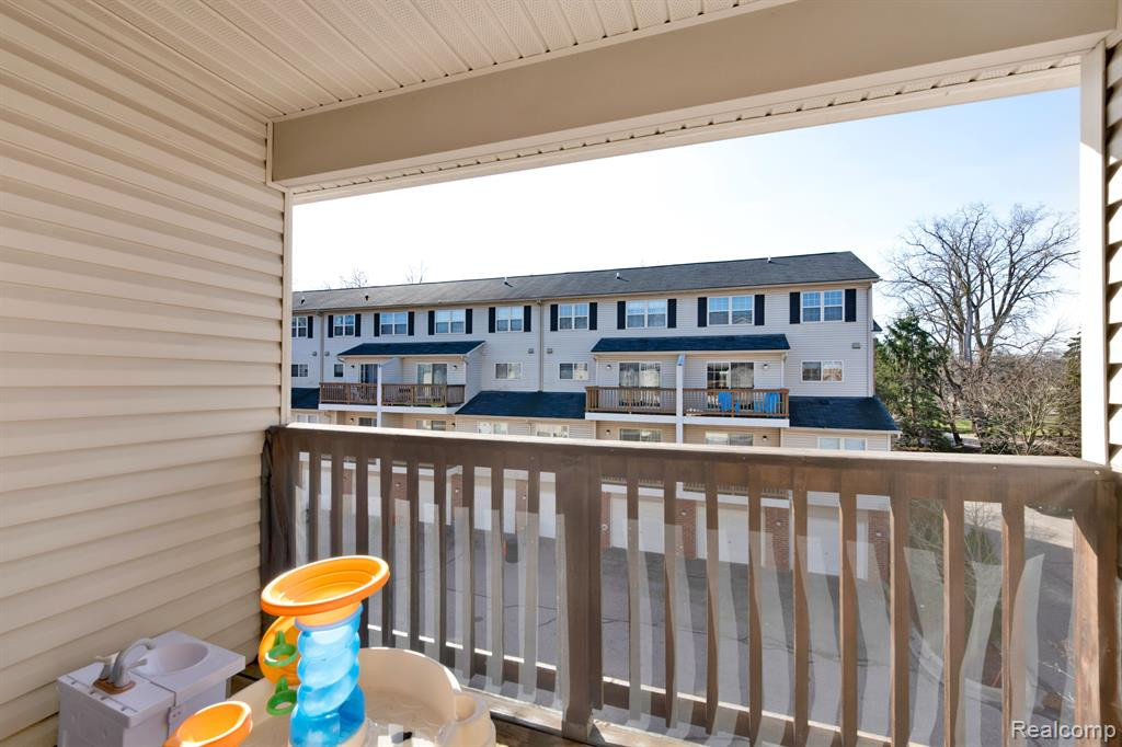 16852 FARMINGTON Road, Livonia, MI 48154 — Photo 11