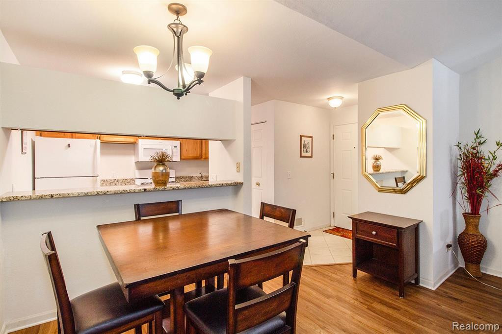 607 CURZON Court, 201, Howell, MI 48843 — Photo 7