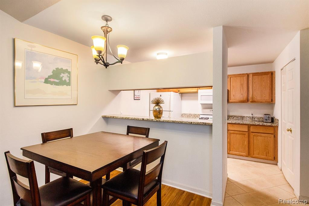 607 CURZON Court, 201, Howell, MI 48843 — Photo 8