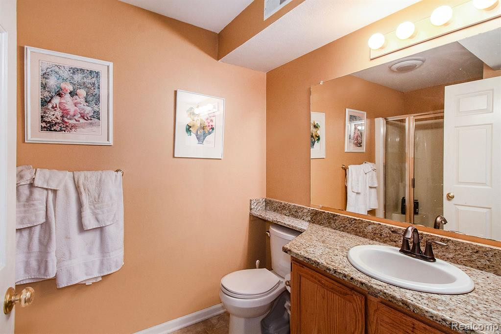 607 CURZON Court, 201, Howell, MI 48843 — Photo 12