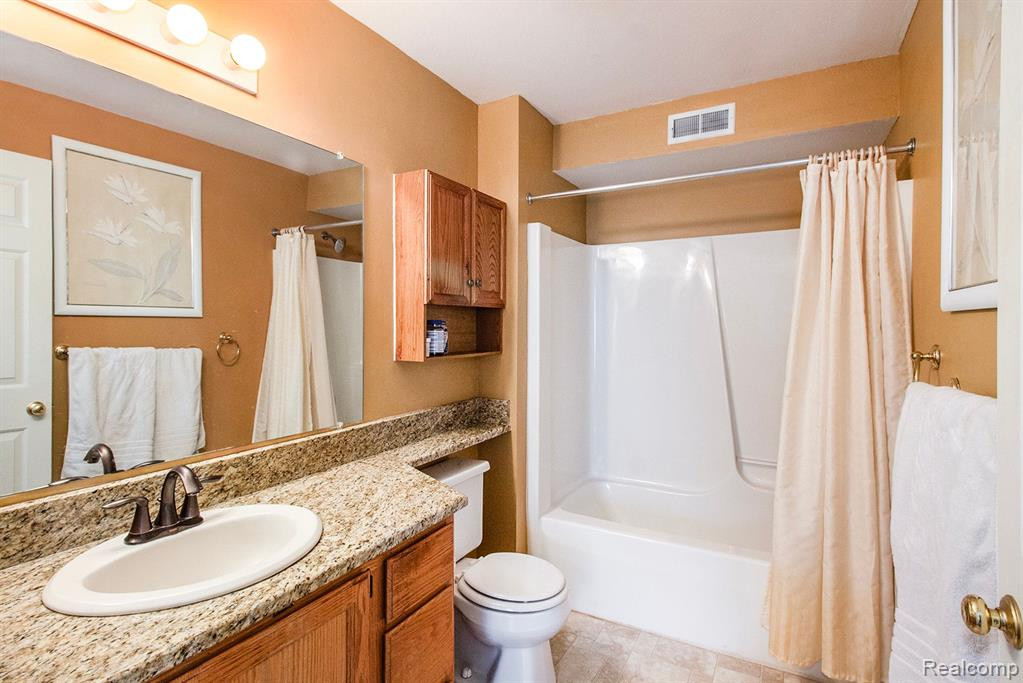 607 CURZON Court, 201, Howell, MI 48843 — Photo 15