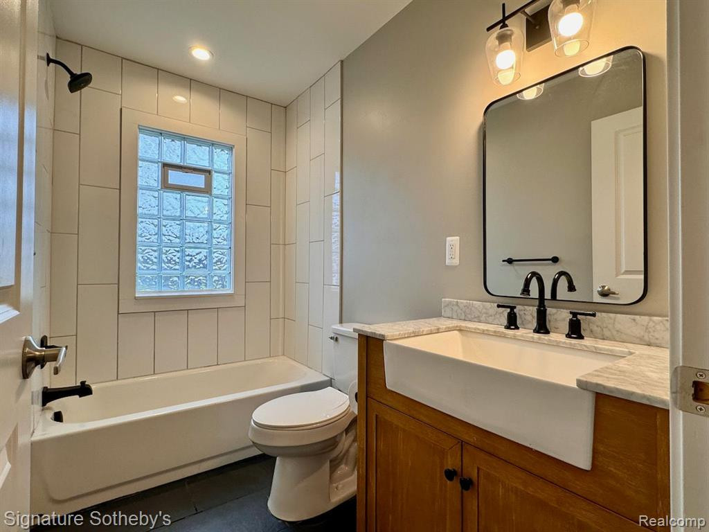 4246 MANDALAY Avenue, Royal Oak, MI 48073 — Photo 4