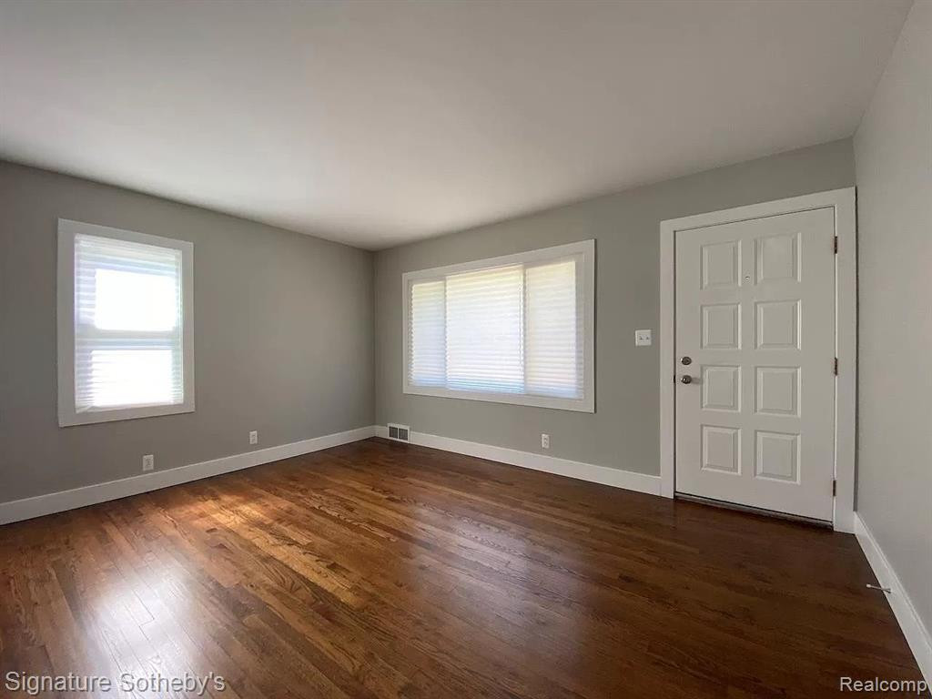 4246 MANDALAY Avenue, Royal Oak, MI 48073 — Photo 8