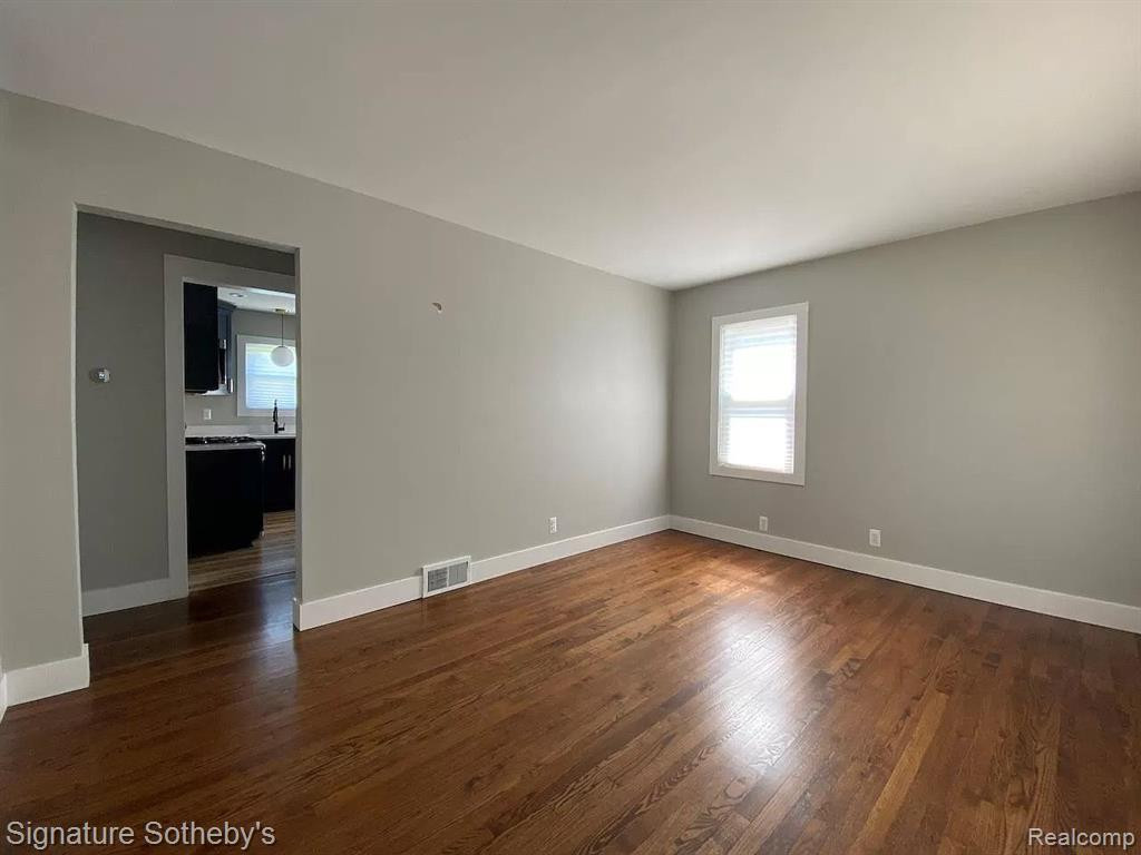 4246 MANDALAY Avenue, Royal Oak, MI 48073 — Photo 9