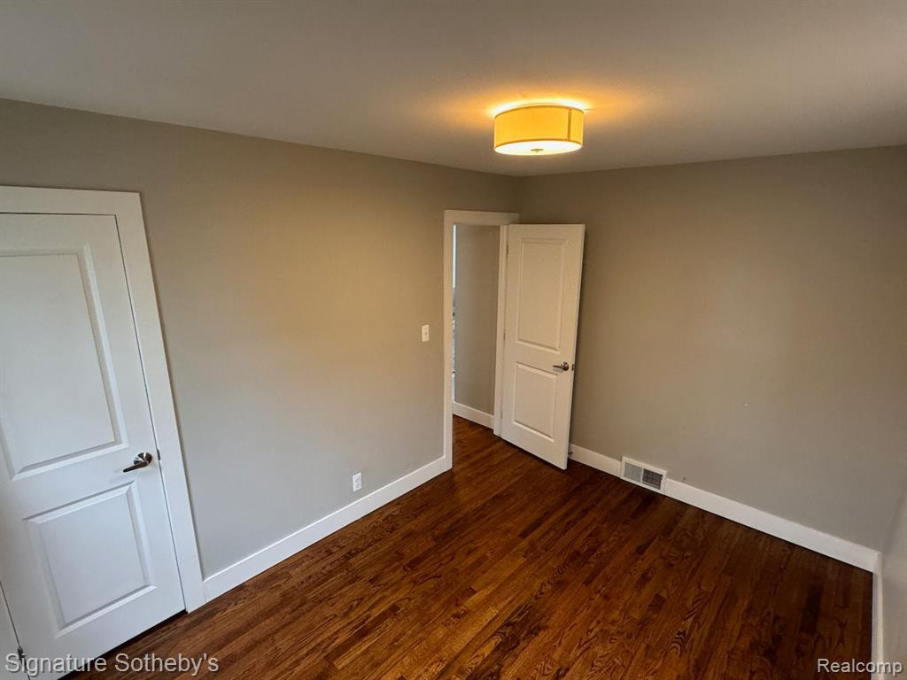4246 MANDALAY Avenue, Royal Oak, MI 48073 — Photo 11
