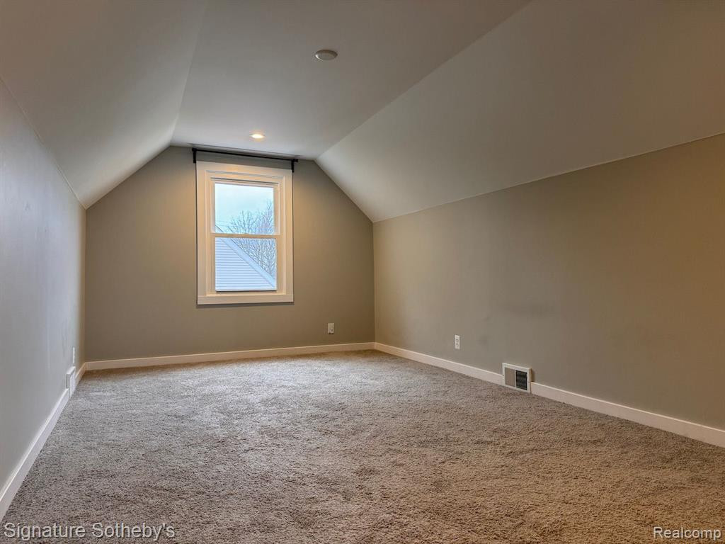 4246 MANDALAY Avenue, Royal Oak, MI 48073 — Photo 13