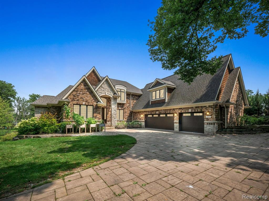 4968 Cheyenne Avenue, Waterford, MI 48327 — Photo 2