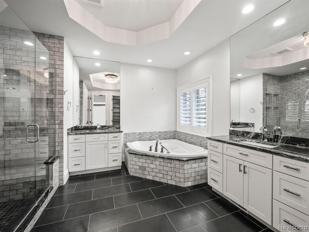 4968 Cheyenne Avenue, Waterford, MI 48327 — Photo 16