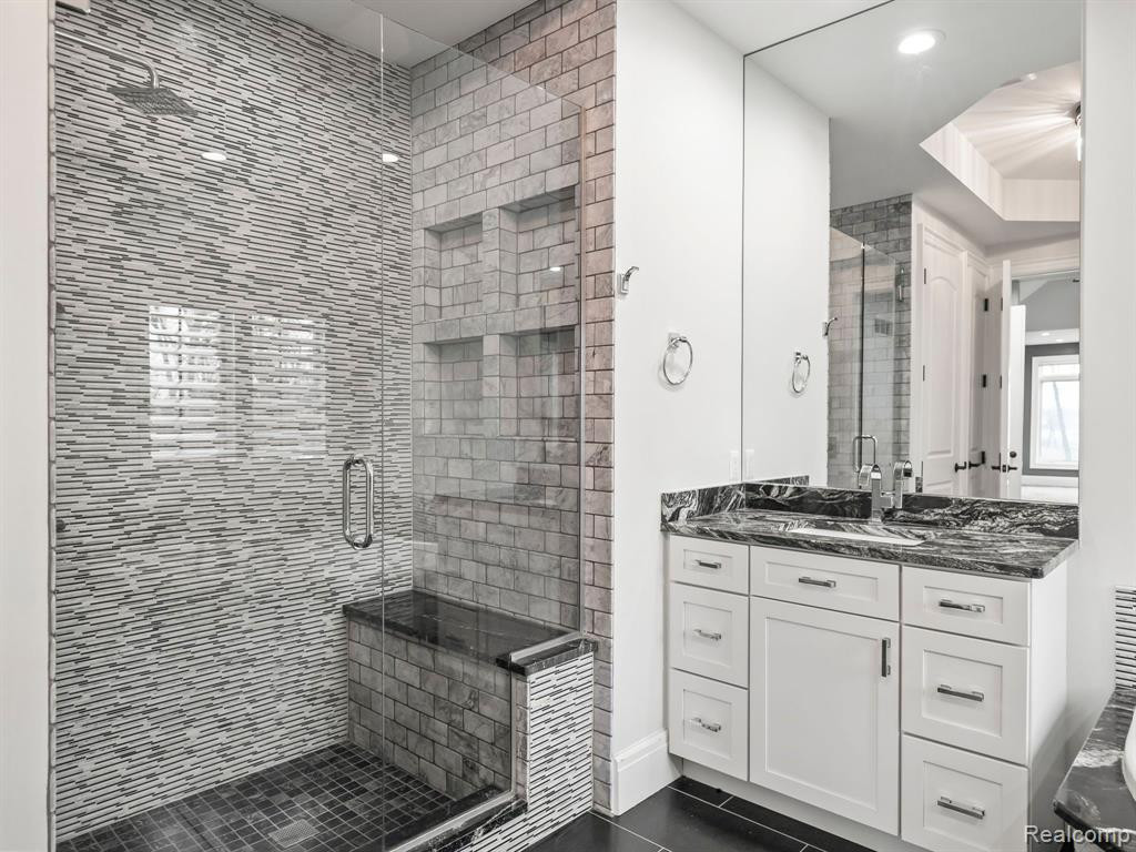 4968 Cheyenne Avenue, Waterford, MI 48327 — Photo 17