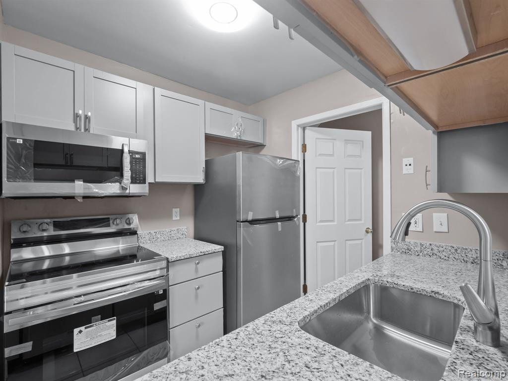 22039 ATLANTIC POINTE, Farmington Hills, MI 48336 — Photo 4