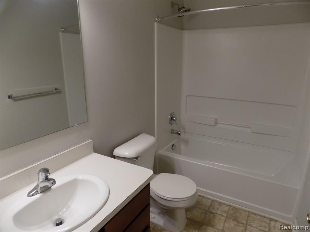 47524 ORMSKIRK Drive, Canton, MI 48188 — Photo 4
