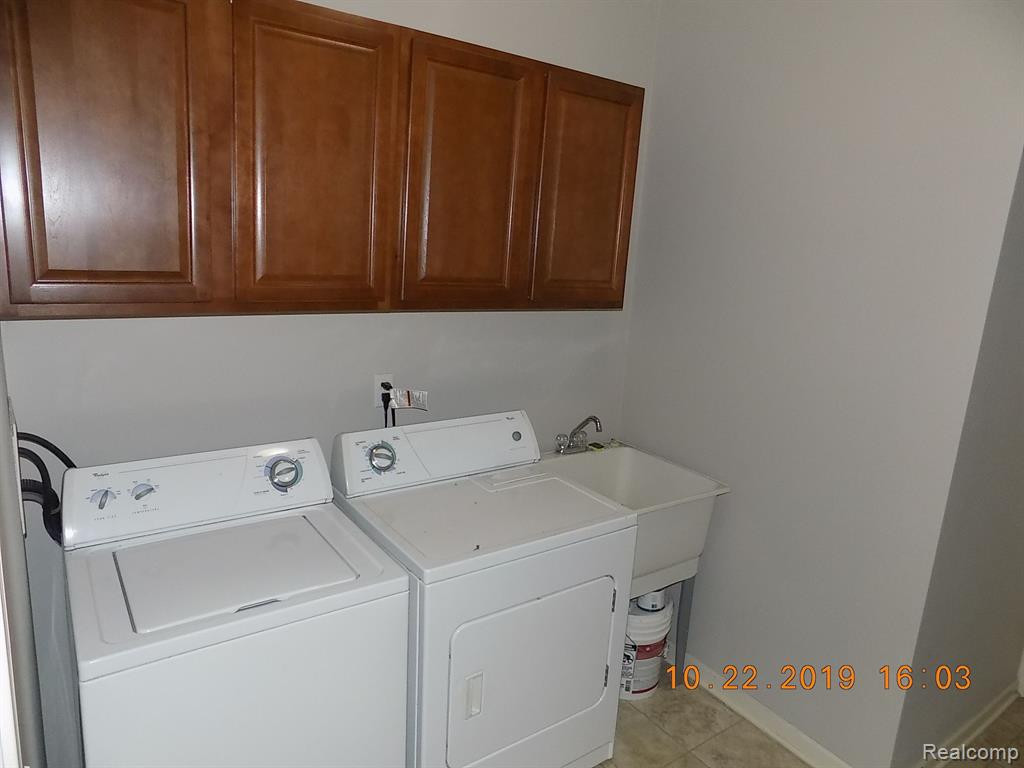 47524 ORMSKIRK Drive, Canton, MI 48188 — Photo 13