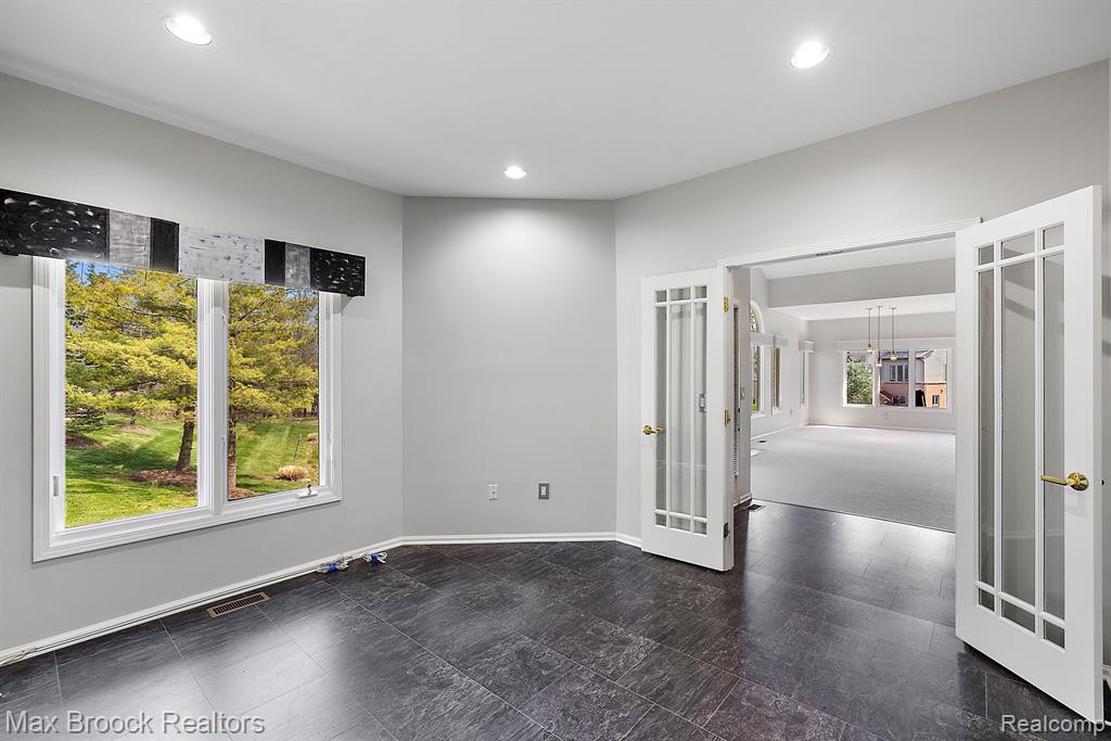 7249 Crackling Creek Circle, West Bloomfield, MI — Photo 5