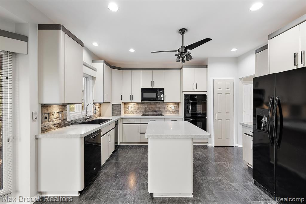 7249 Crackling Creek Circle, West Bloomfield, MI — Photo 13