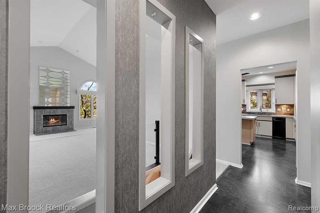 7249 Crackling Creek Circle, West Bloomfield, MI — Photo 17