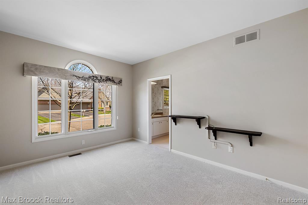 7249 Crackling Creek Circle, West Bloomfield, MI — Photo 25