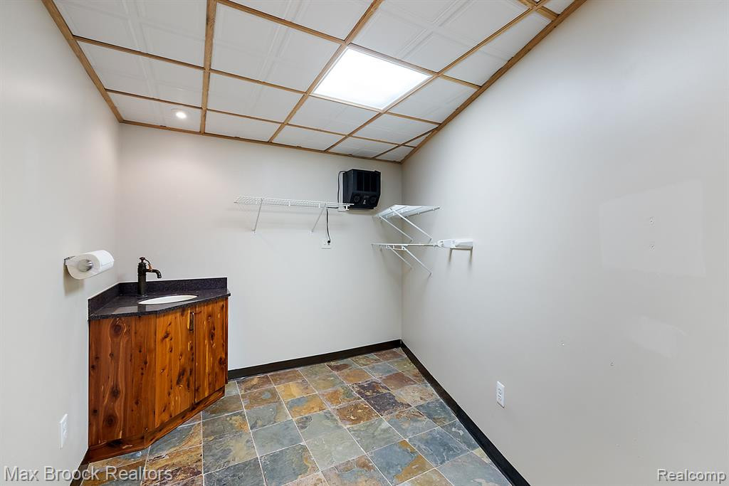 7249 Crackling Creek Circle, West Bloomfield, MI — Photo 35
