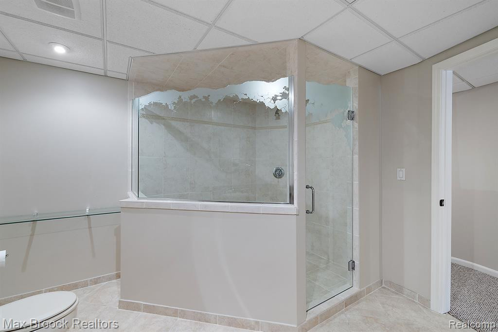 7249 Crackling Creek Circle, West Bloomfield, MI — Photo 37