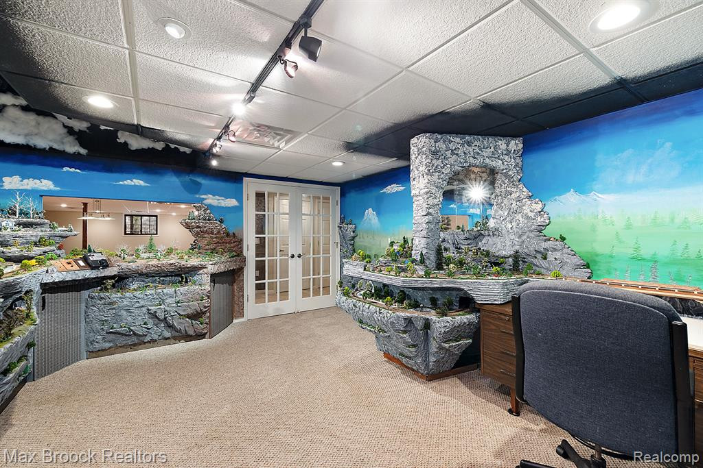 7249 Crackling Creek Circle, West Bloomfield, MI — Photo 41