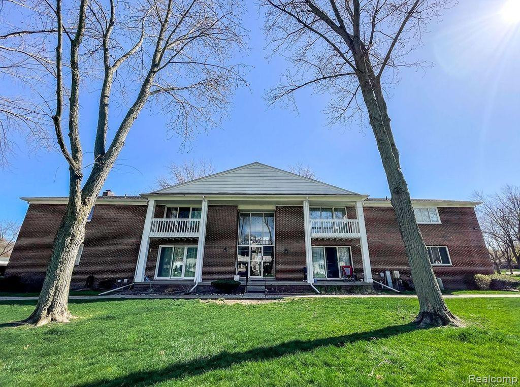 42450 SHELDON, 211, Clinton Twp, MI 48038 — front exterior