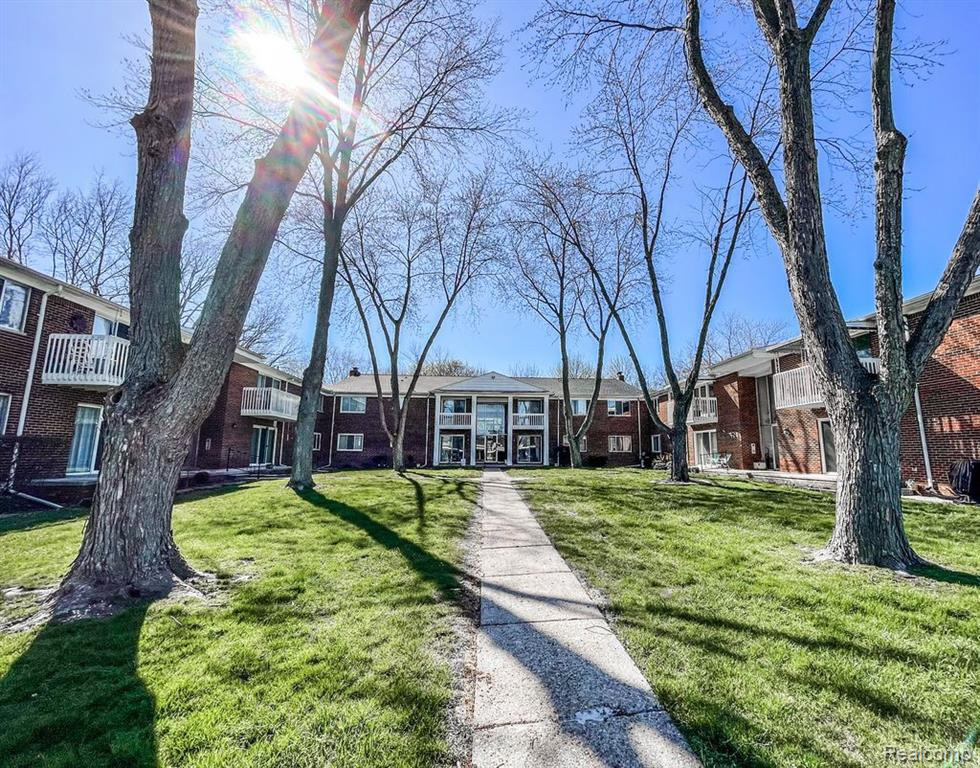 42450 SHELDON, 211, Clinton Twp, MI 48038 — Photo 3