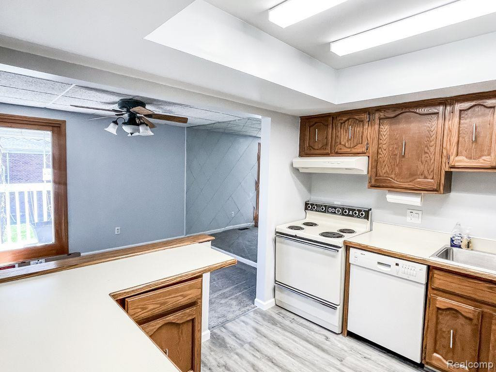 42450 SHELDON, 211, Clinton Twp, MI 48038 — Photo 9