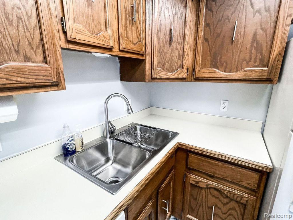 42450 SHELDON, 211, Clinton Twp, MI 48038 — Photo 11