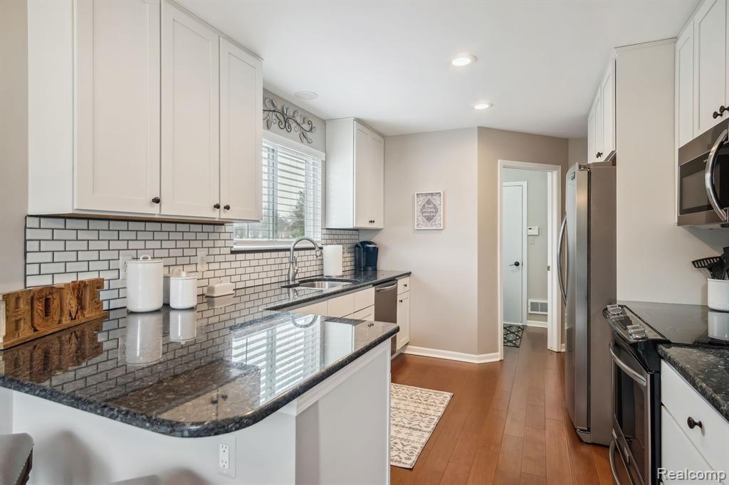 517 Redmaple Lane, Brighton, MI 48116 — Photo 3