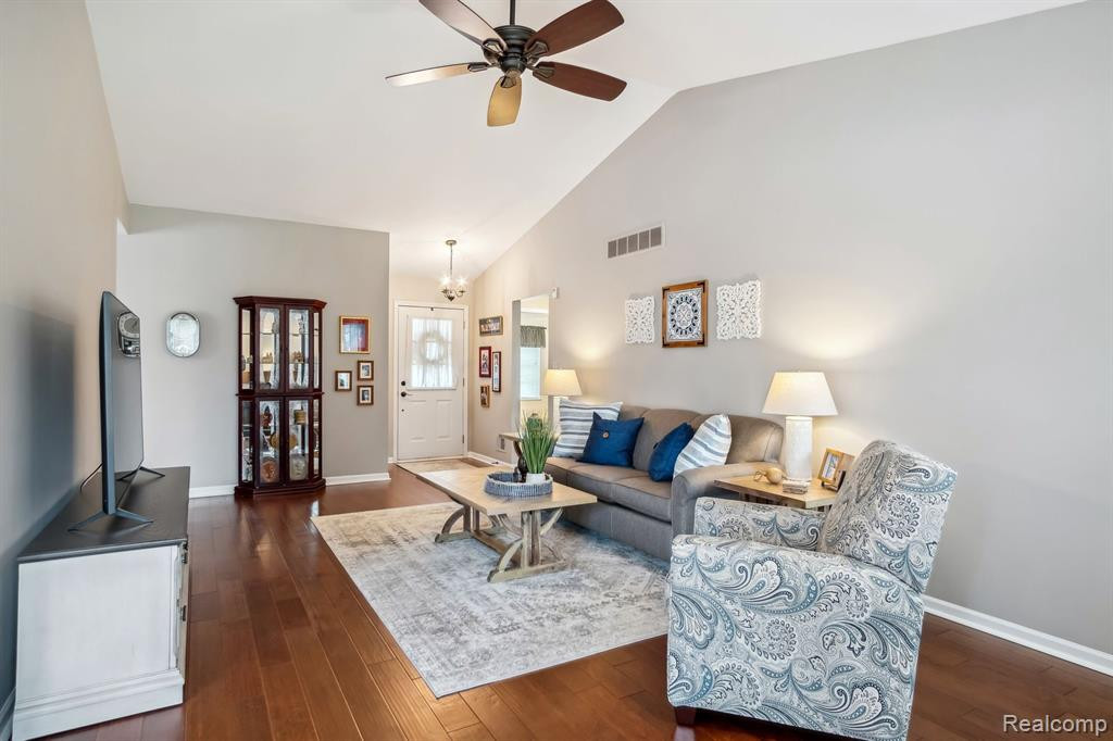 517 Redmaple Lane, Brighton, MI 48116 — Photo 9
