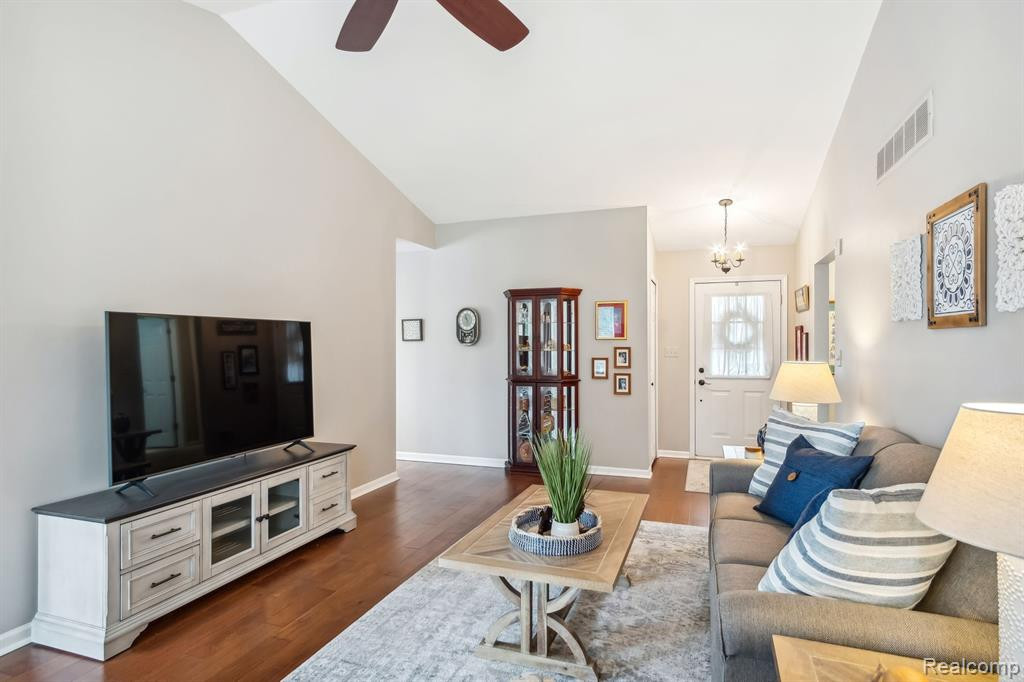 517 Redmaple Lane, Brighton, MI 48116 — Photo 10