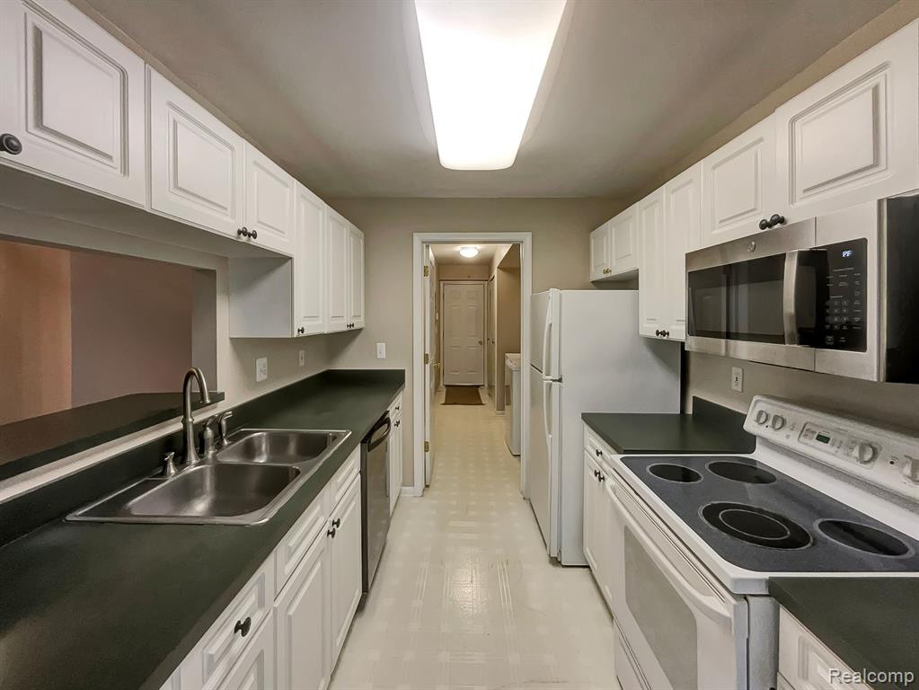 44847 MARIGOLD Drive, Sterling Heights, MI 48314 — Photo 9