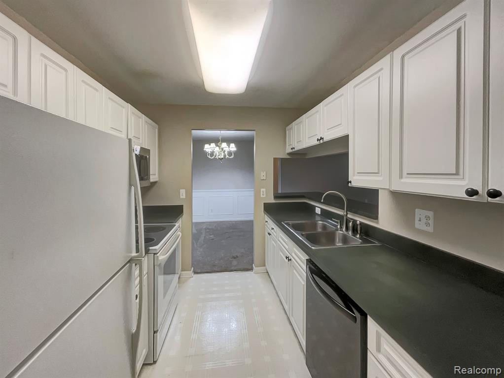 44847 MARIGOLD Drive, Sterling Heights, MI 48314 — Photo 10