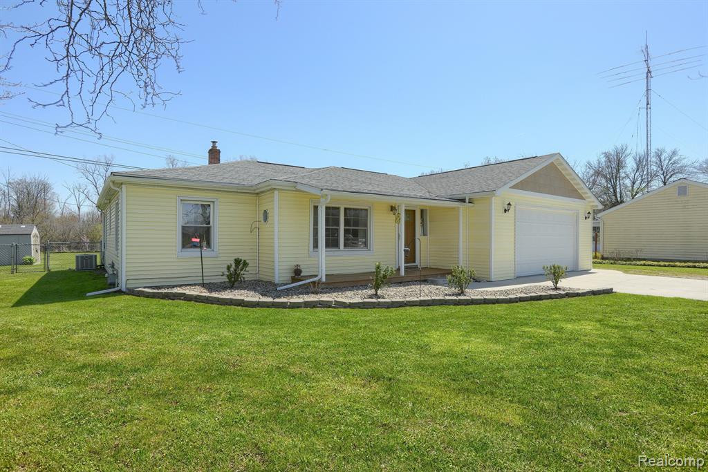 400 RANGE Road, Marysville, MI 48040 — Photo 2